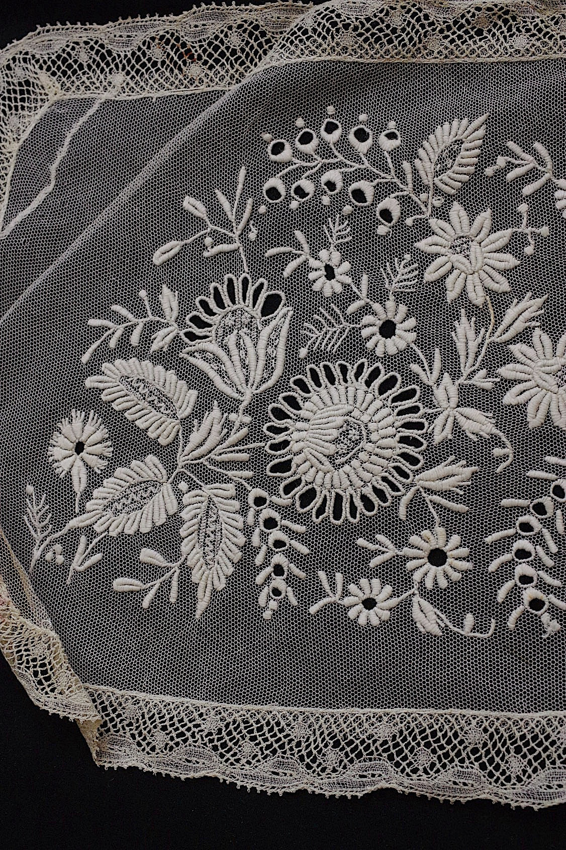 アンティークレース/dentelle ancien/antique lace/刺繍 .FR a l'epoque