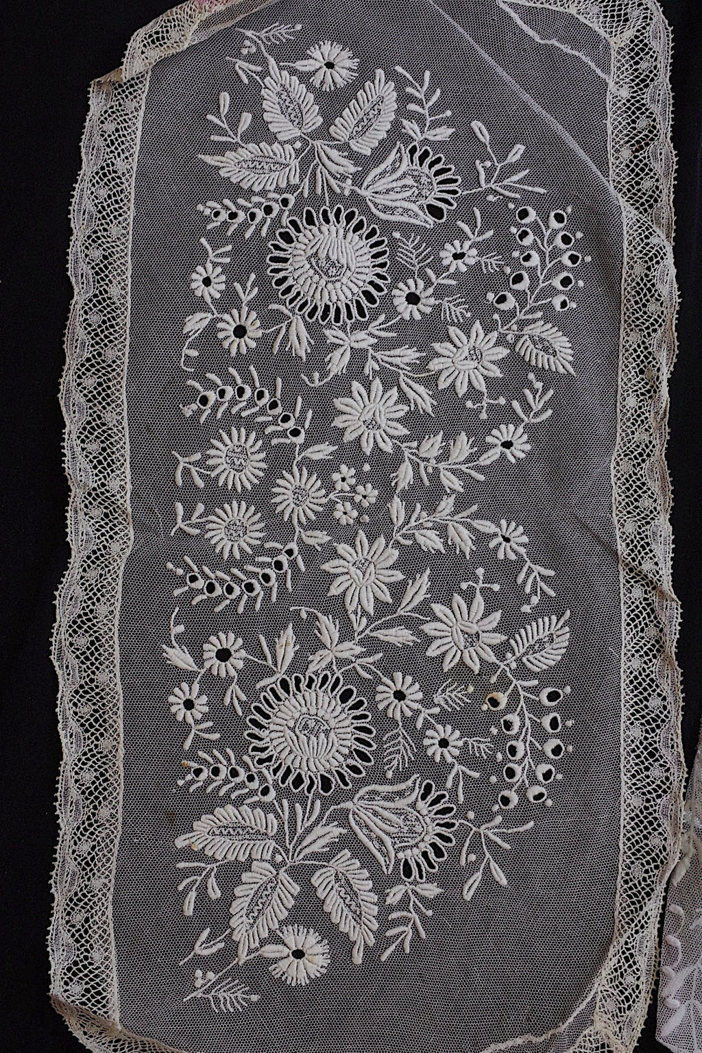 アンティークレース/dentelle ancien/antique lace/刺繍 .FR a l'epoque