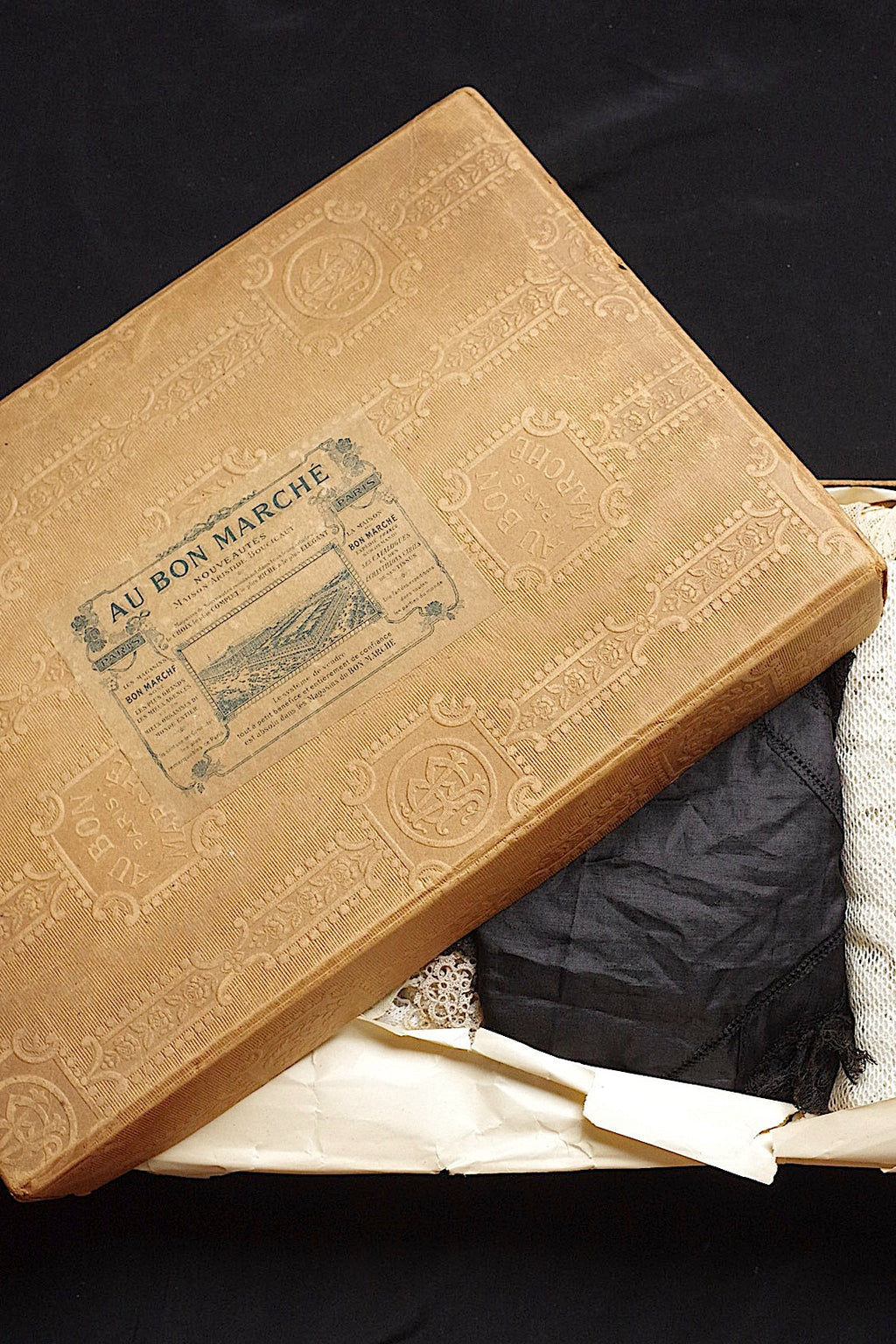 アンティークレース箱入り/dentelle ancienne/antique lace .FR a l'epoque