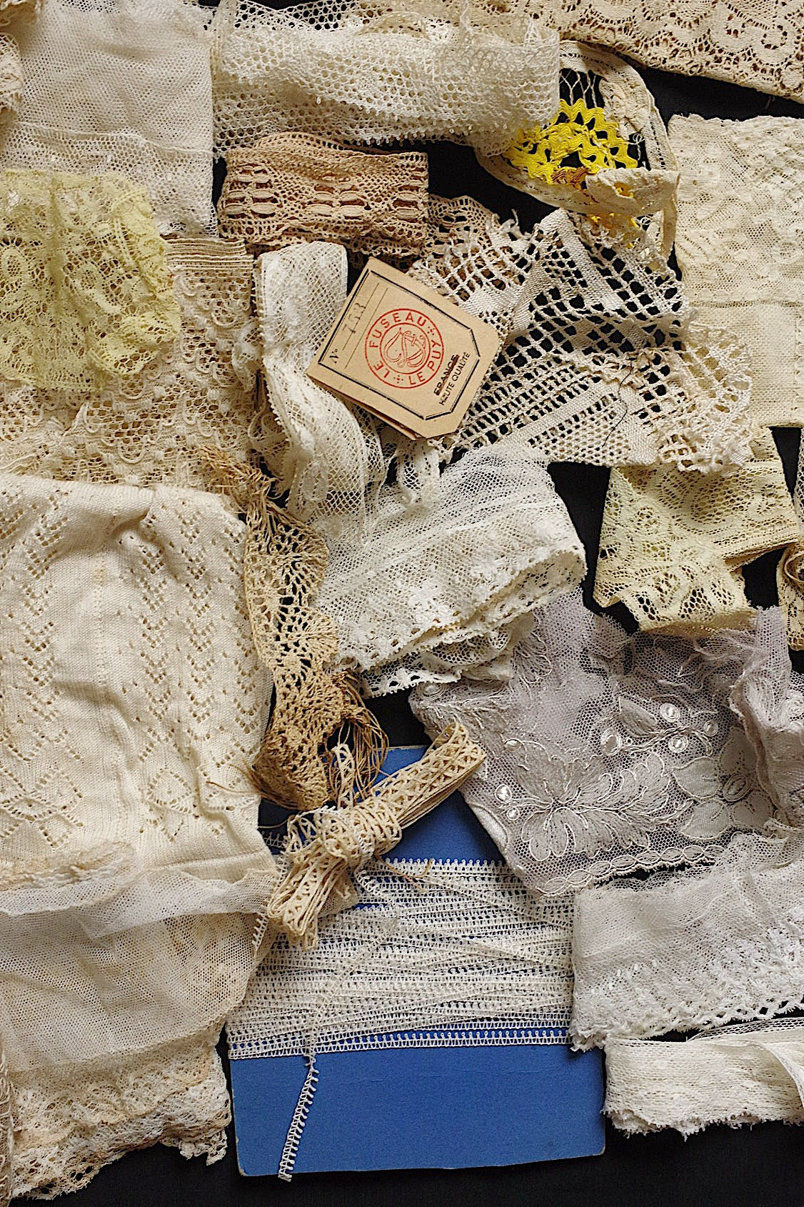 アンティークレース箱入り/dentelle ancienne/antique lace .FR a l'epoque