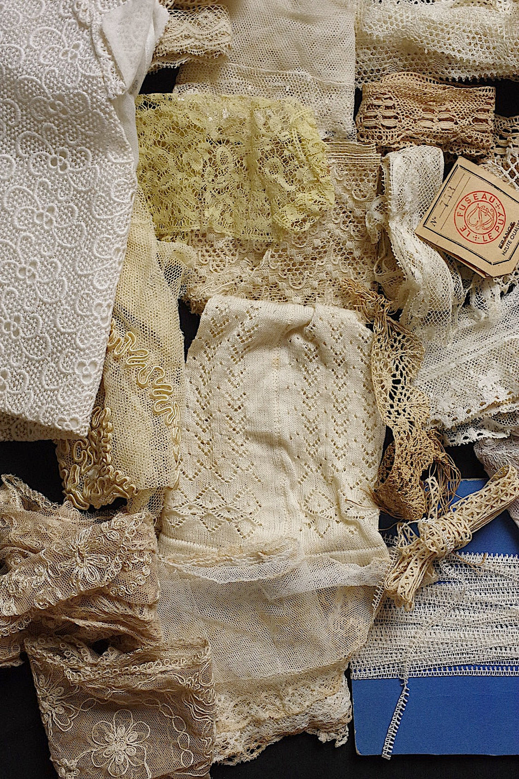 アンティークレース箱入り/dentelle ancienne/antique lace .FR a l'epoque