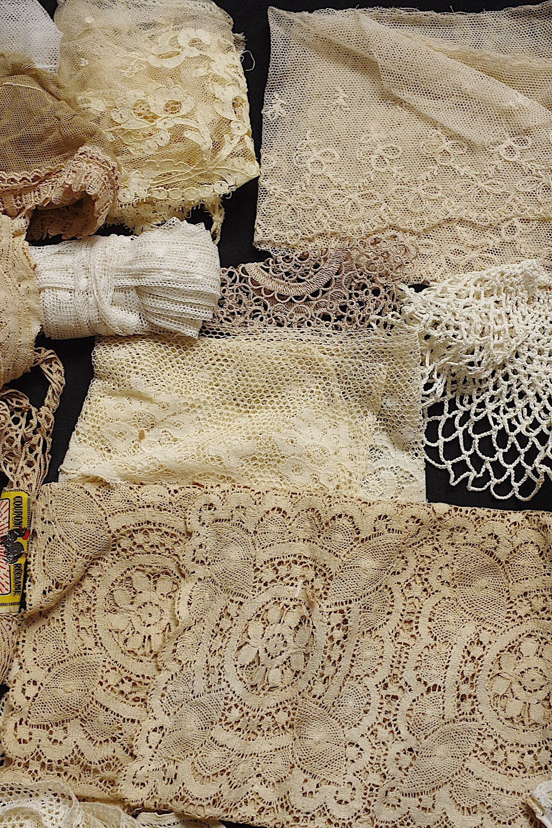 アンティークレース箱入り/dentelle ancienne/antique lace .FR a l'epoque