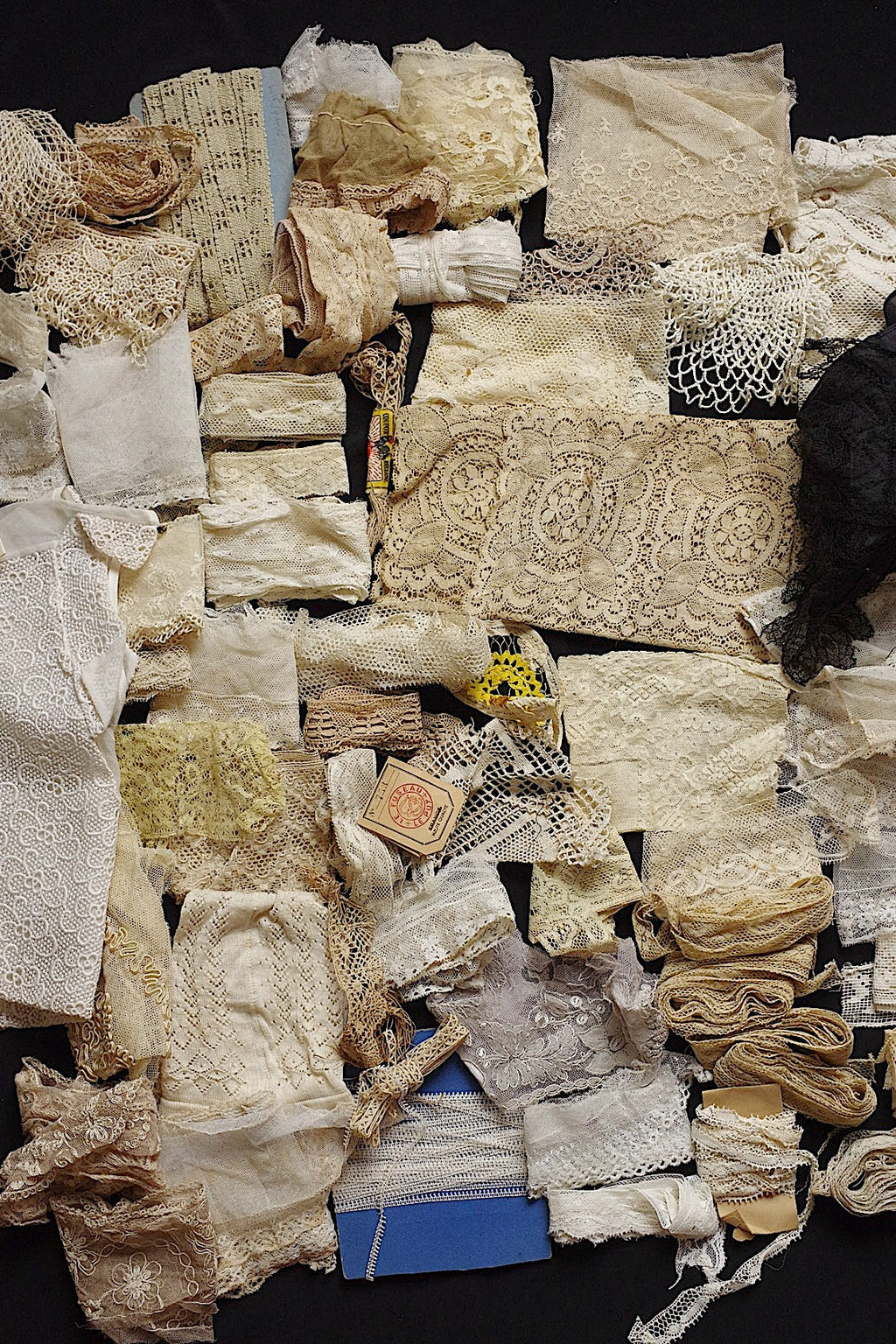 アンティークレース箱入り/dentelle ancienne/antique lace .FR a l'epoque