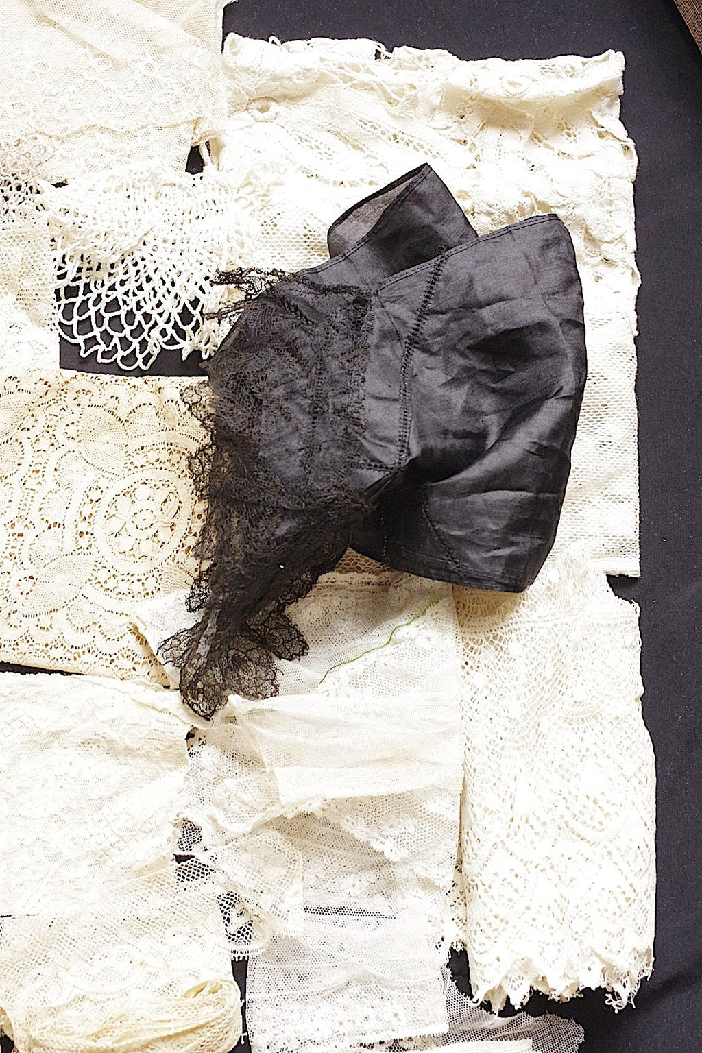 アンティークレース箱入り/dentelle ancienne/antique lace .FR a l'epoque