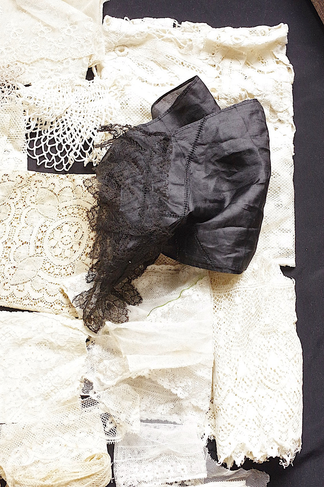 アンティークレース箱入り/dentelle ancienne/antique lace .FR a l'epoque