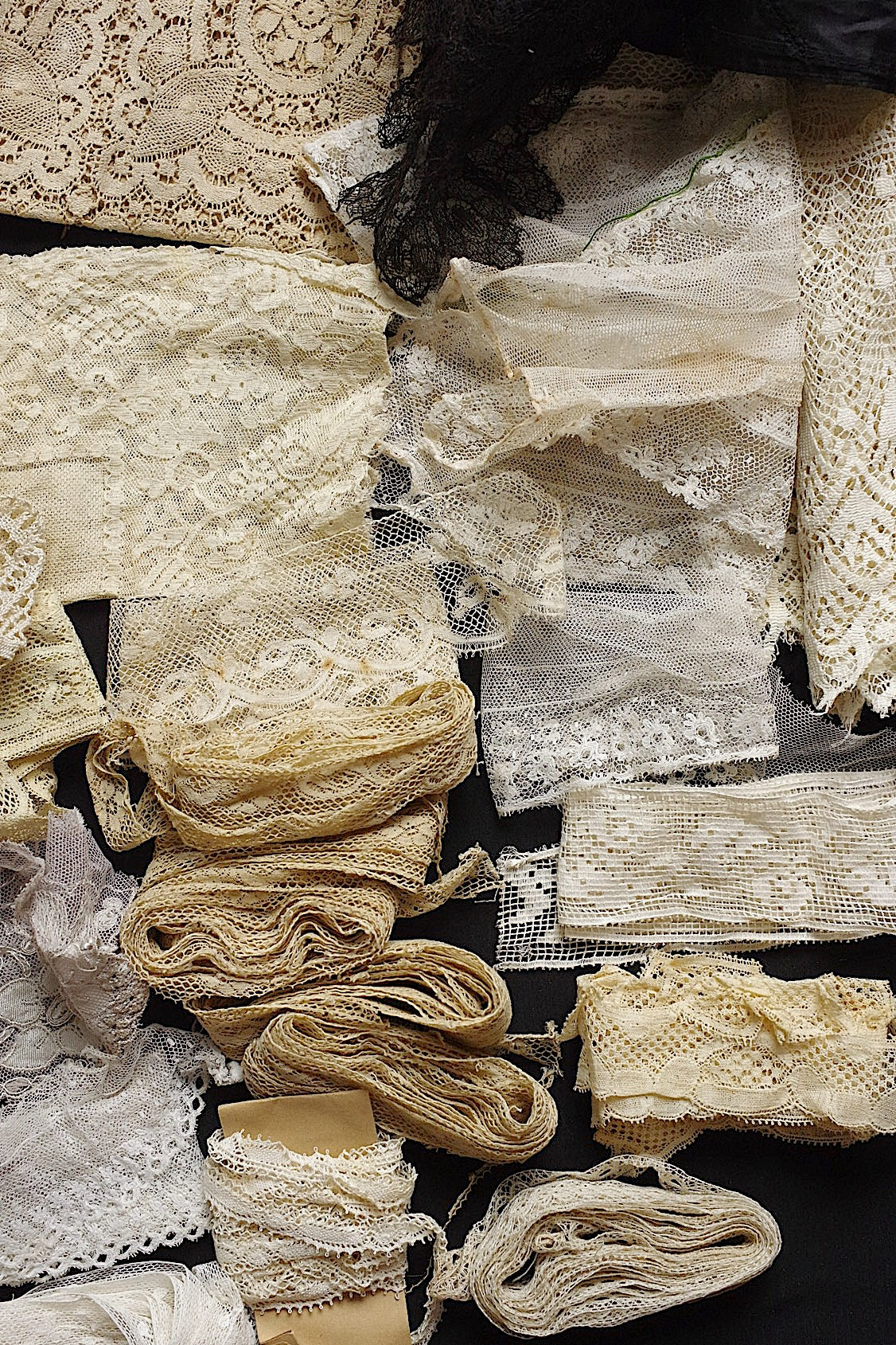 アンティークレース箱入り/dentelle ancienne/antique lace .FR a l'epoque