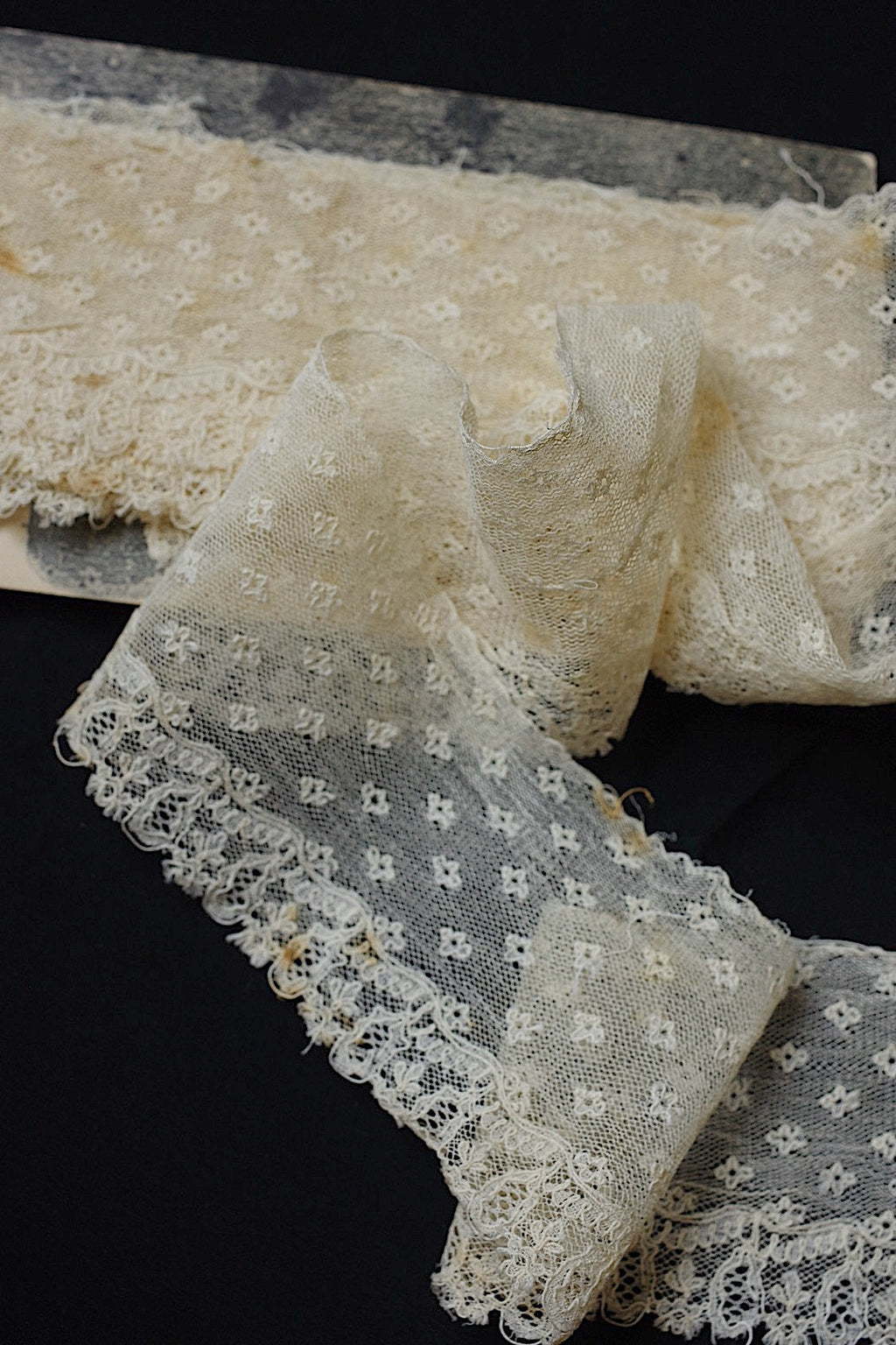 アンティークレース 130 97 140cm/dentelle ancienne/antique lace .FR a l'epoque