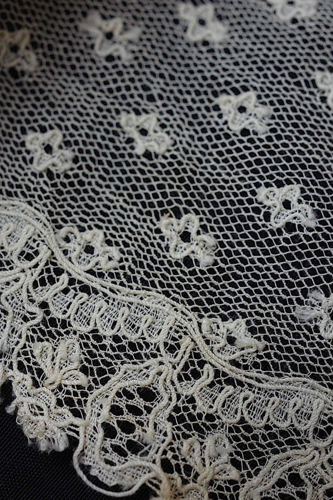 アンティークレース 130 97 140cm/dentelle ancienne/antique lace .FR a l'epoque