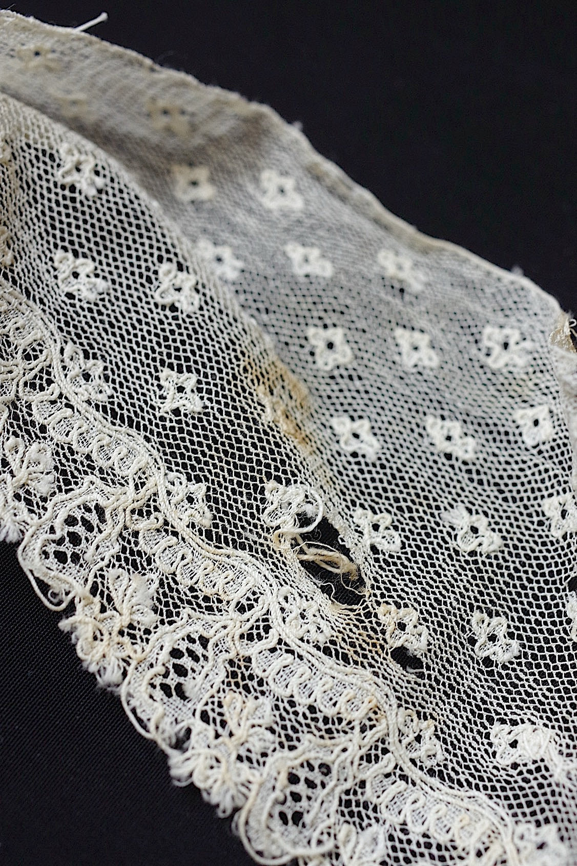 アンティークレース 130 97 140cm/dentelle ancienne/antique lace .FR a l'epoque