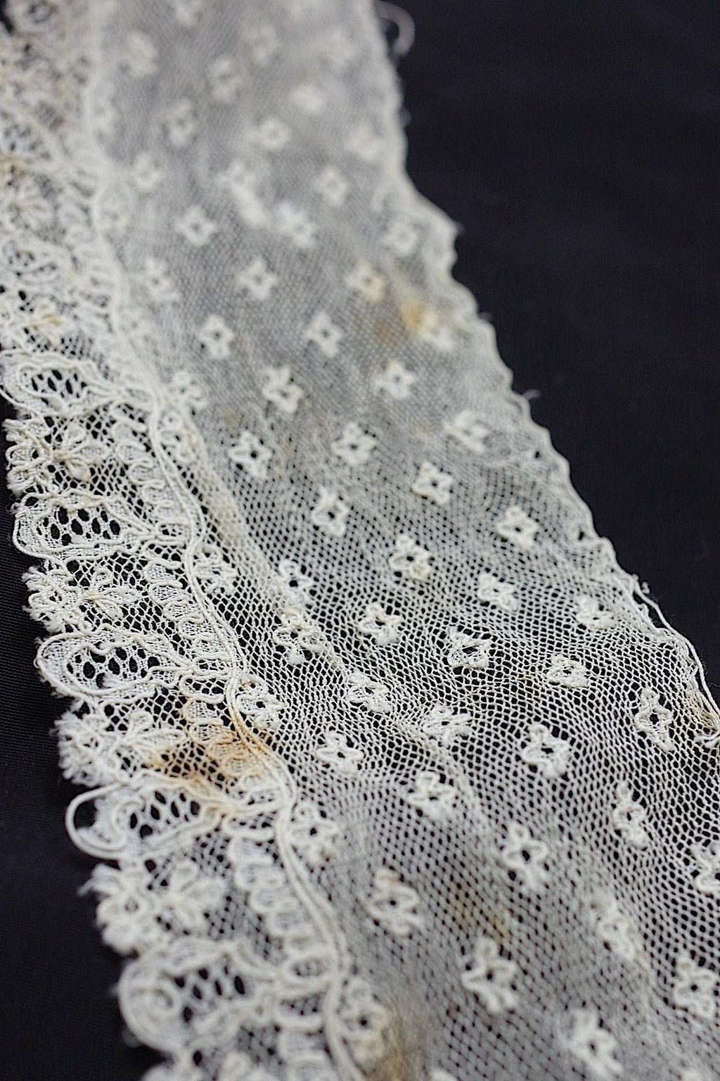 アンティークレース 130 97 140cm/dentelle ancienne/antique lace .FR a l'epoque