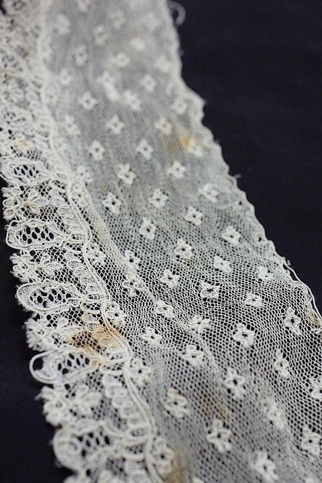 アンティークレース 130 97 140cm/dentelle ancienne/antique lace .FR a l'epoque