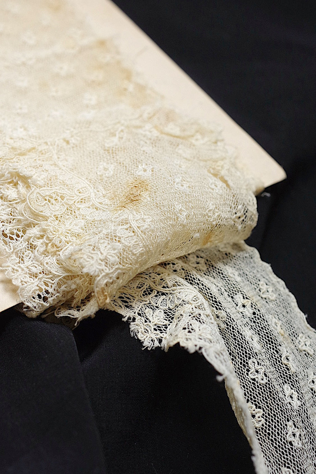 アンティークレース 130 97 140cm/dentelle ancienne/antique lace .FR a l'epoque