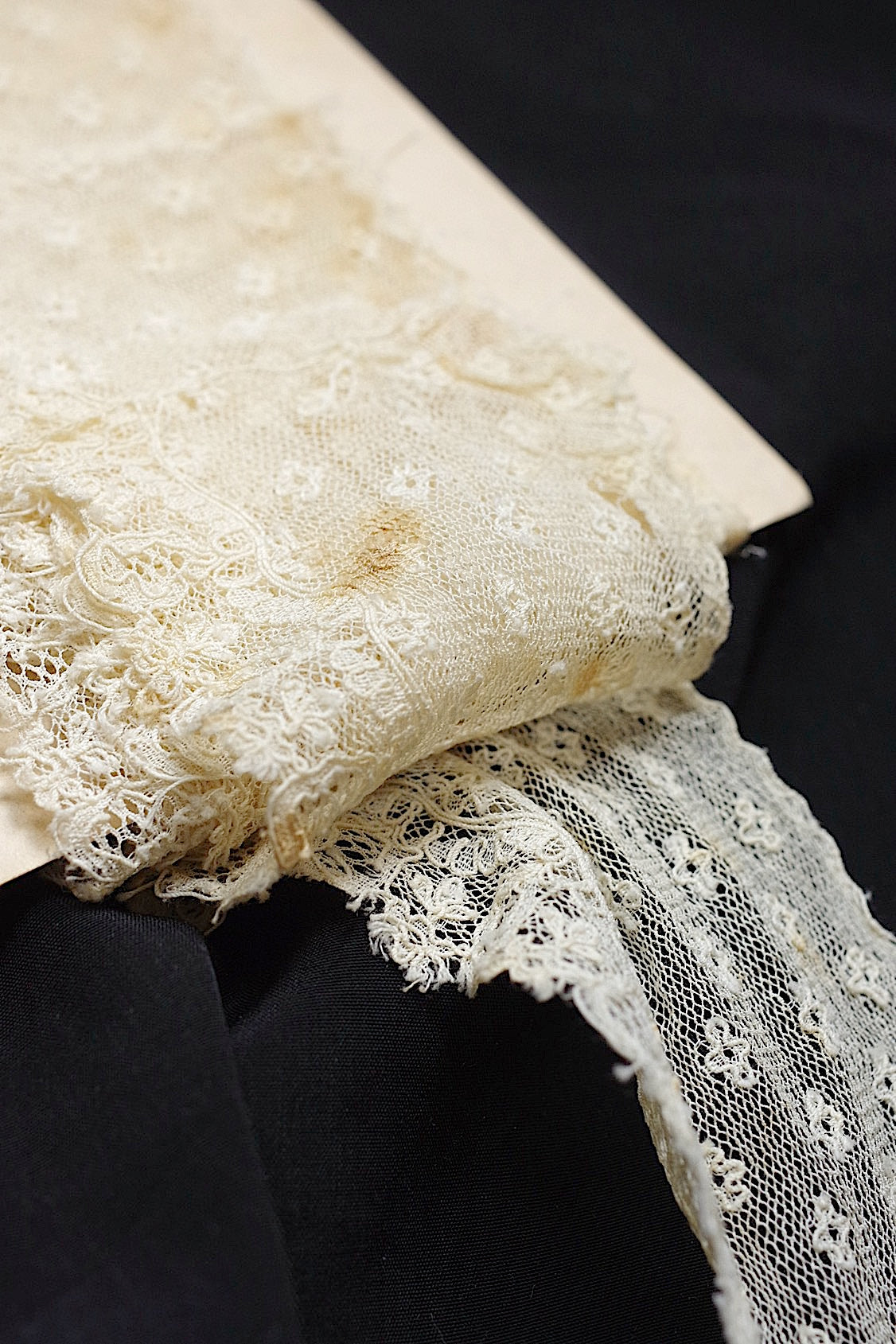 アンティークレース 130 97 140cm/dentelle ancienne/antique lace .FR a l'epoque