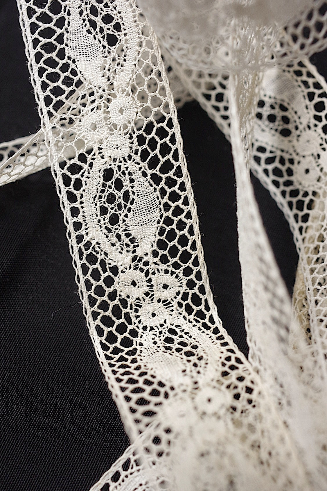 アンティークレース 1085cm/dentelle ancienne/antique lace　宿木柄 .FR a l'epoque