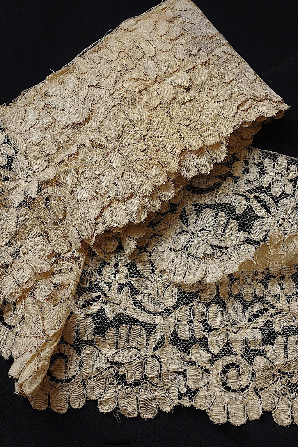 アンティークレース ブロンドレース/dentelle ancienne/antique lace .FR a l'epoque