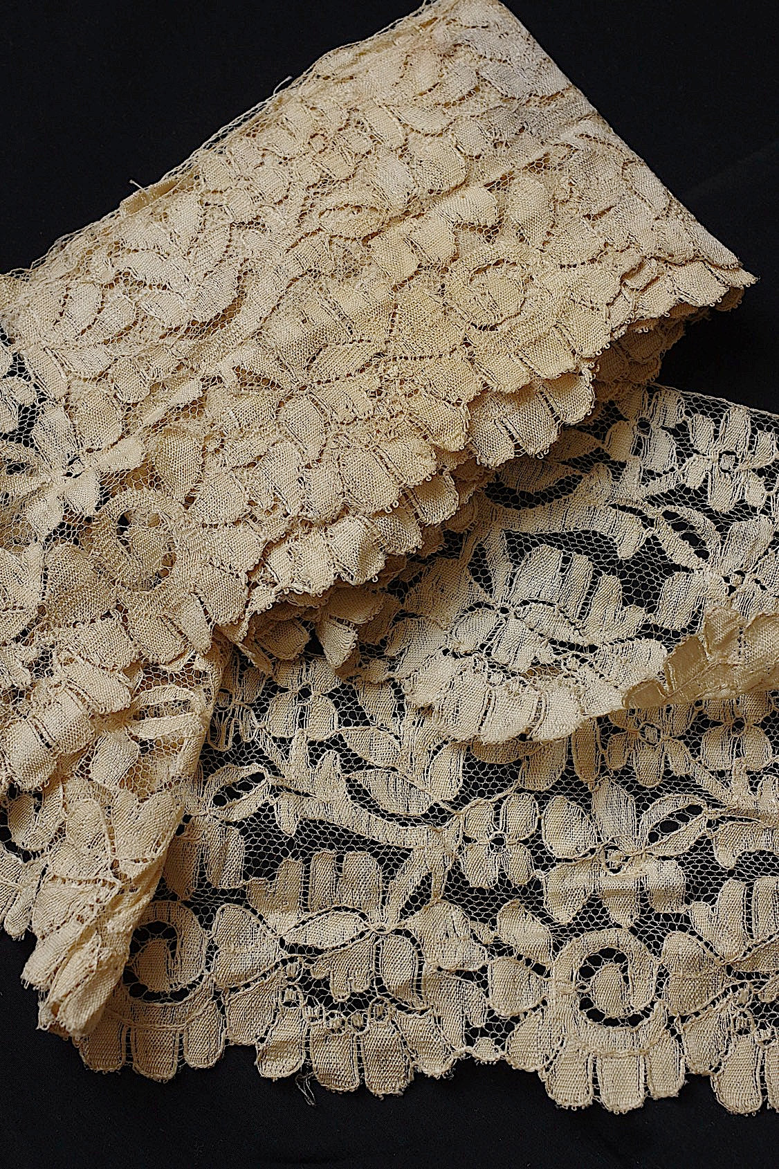 アンティークレース ブロンドレース/dentelle ancienne/antique lace .FR a l'epoque