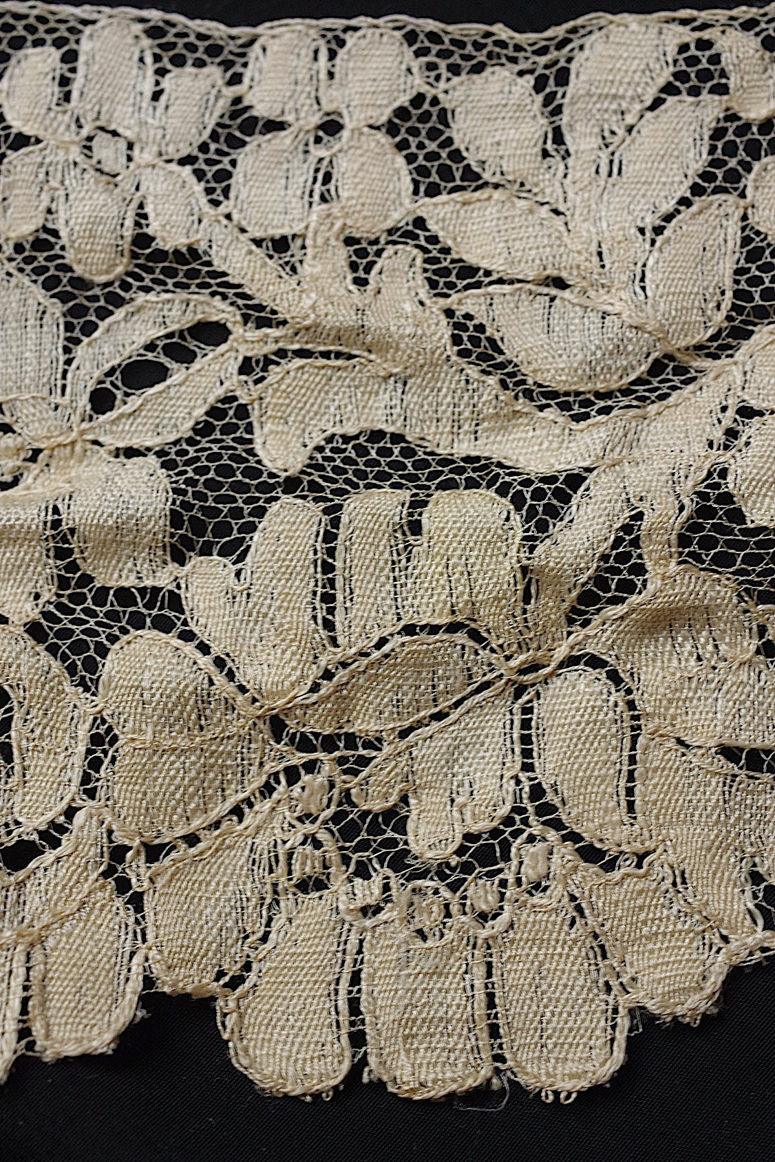 アンティークレース ブロンドレース/dentelle ancienne/antique lace .FR a l'epoque