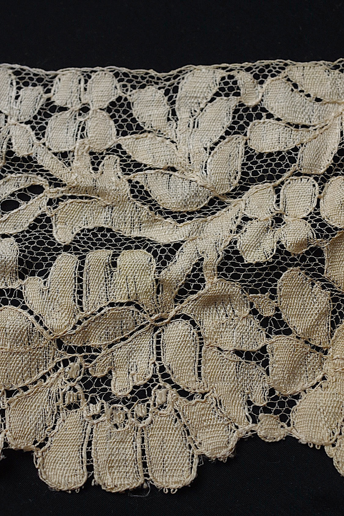 アンティークレース ブロンドレース/dentelle ancienne/antique lace .FR a l'epoque