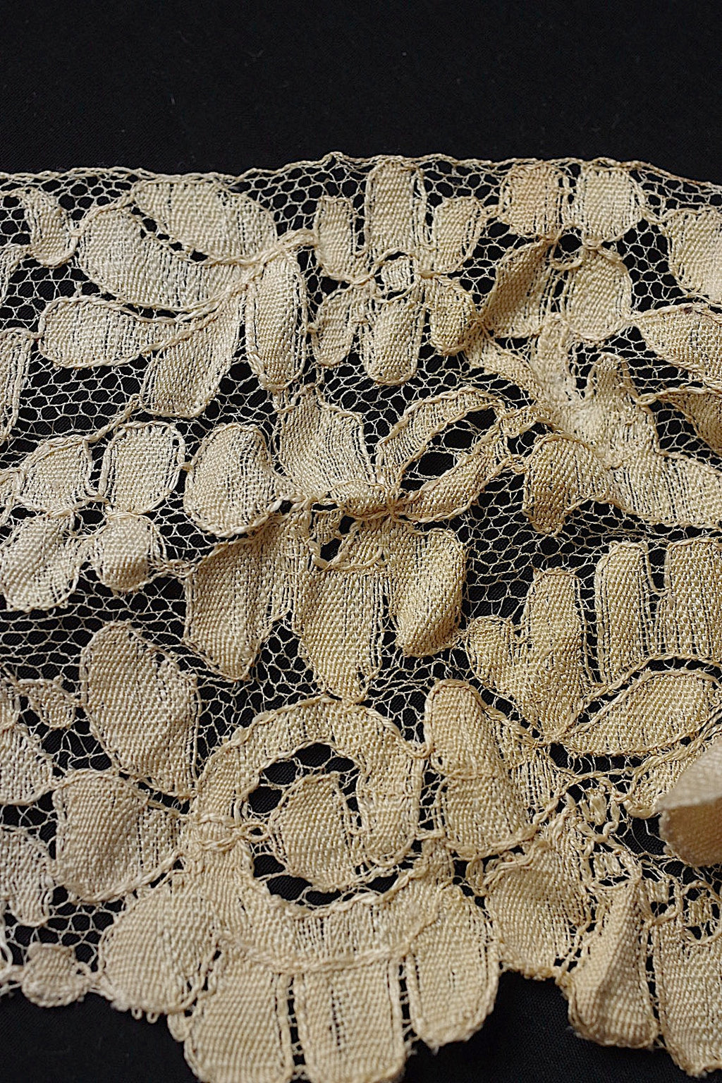 アンティークレース ブロンドレース/dentelle ancienne/antique lace .FR a l'epoque