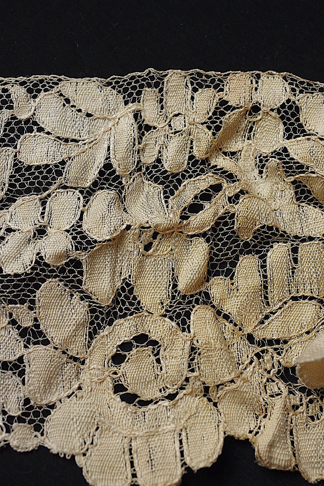 アンティークレース ブロンドレース/dentelle ancienne/antique lace .FR a l'epoque
