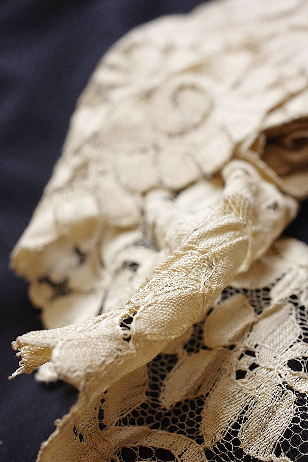 アンティークレース ブロンドレース/dentelle ancienne/antique lace .FR a l'epoque