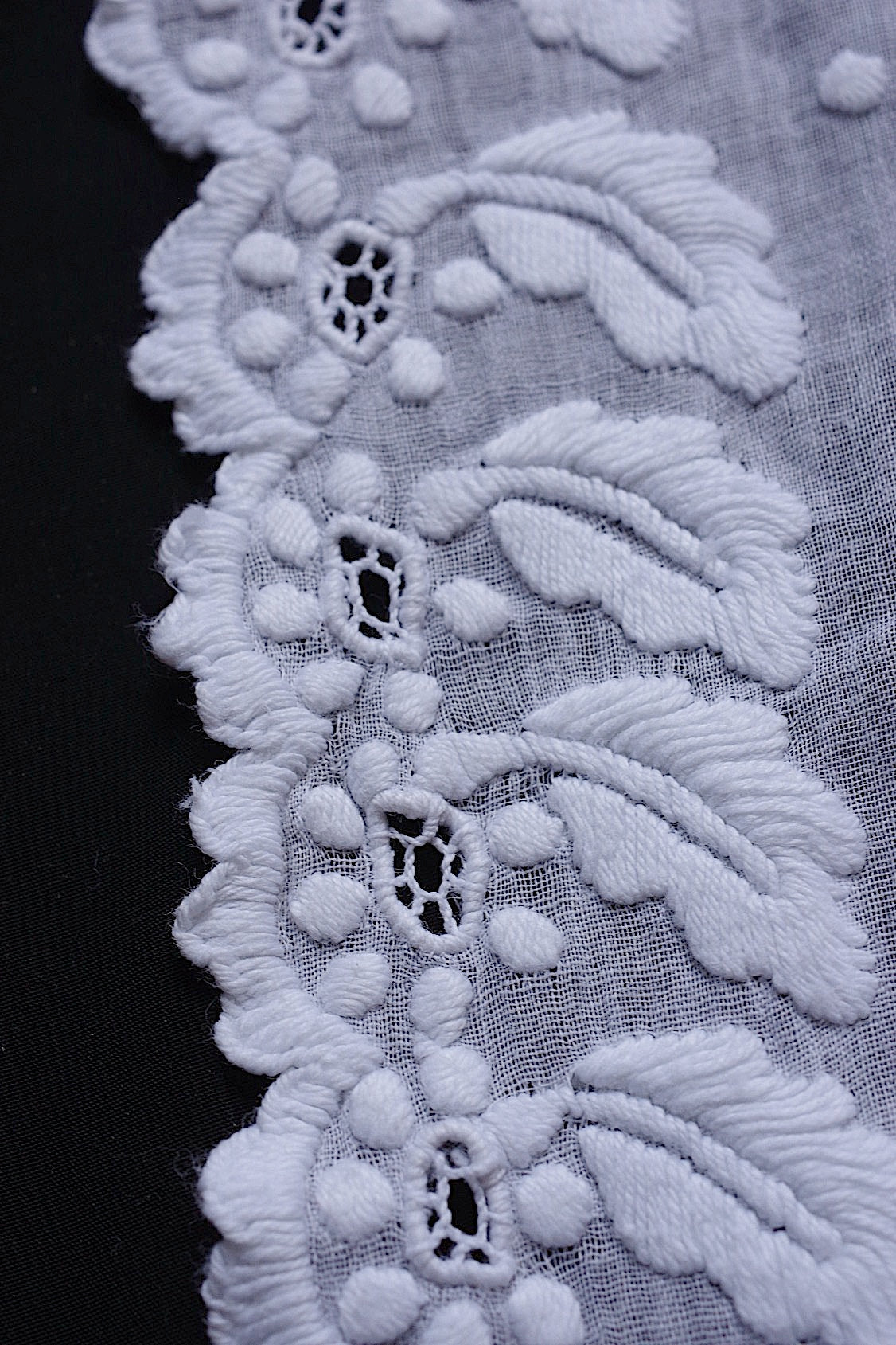 アンティークレース 刺繍　fichu/dentelle ancienne/antique lace .FR a l'epoque