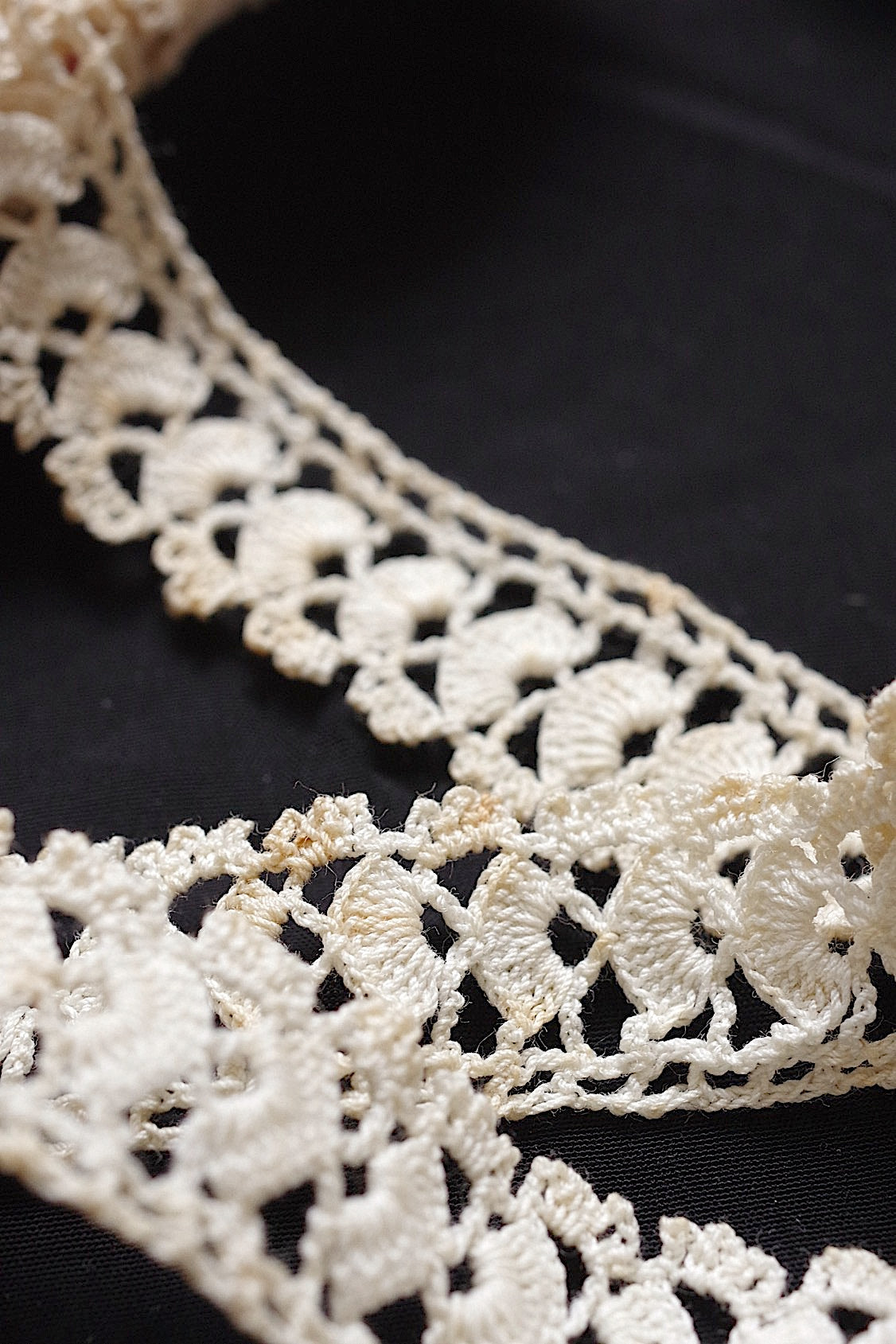 アンティークレース クロシェレース/dentelle ancienne/antique lace .FR a l'epoque
