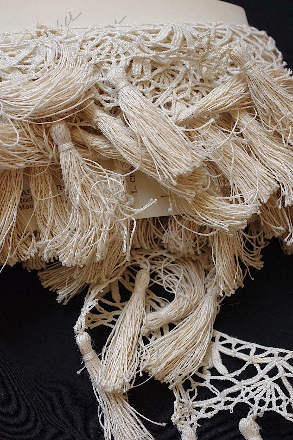 アンティークレース ボビンポンポン/dentelle ancienne/antique lace .FR a l'epoque