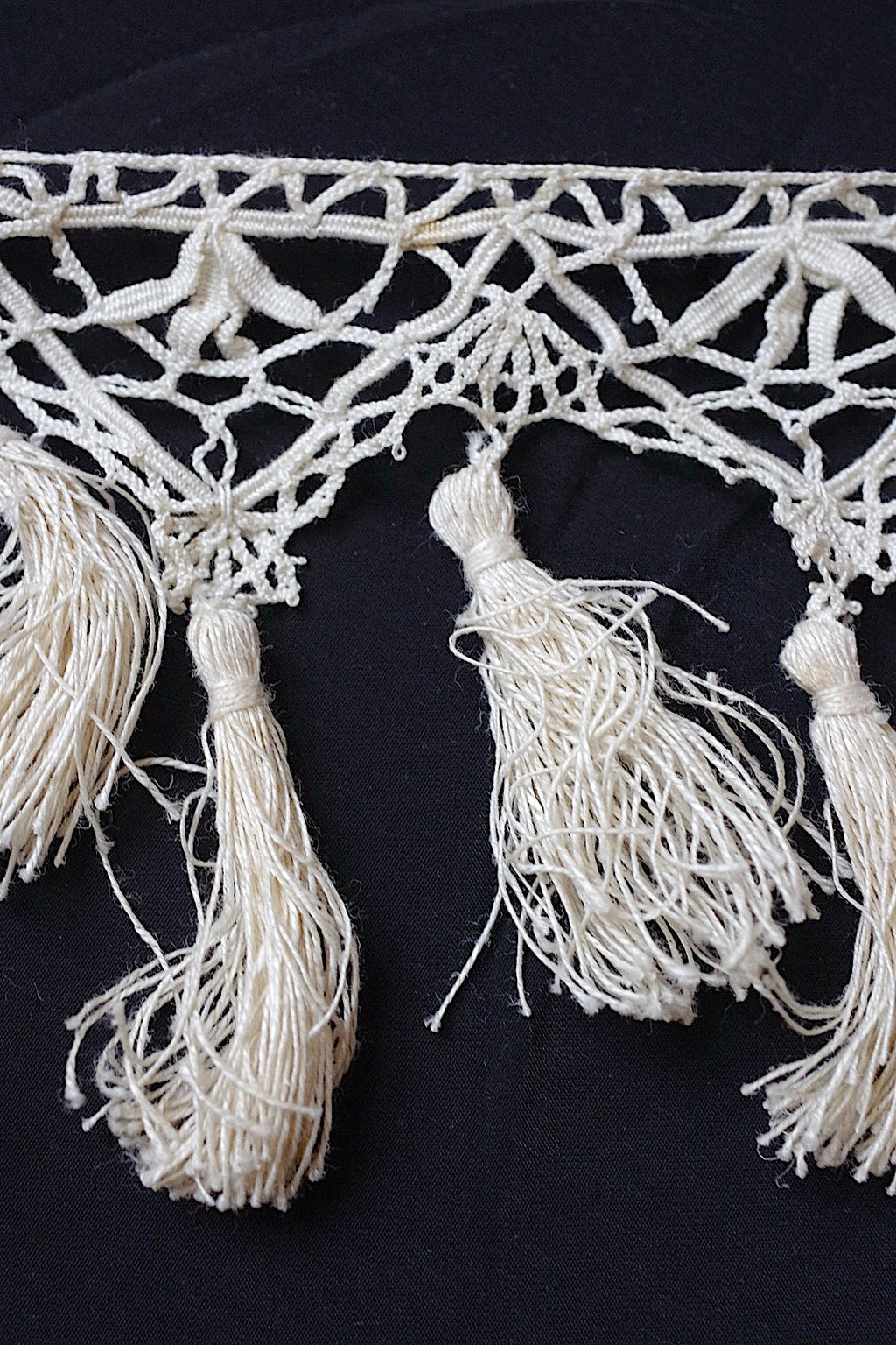 アンティークレース ボビンポンポン/dentelle ancienne/antique lace .FR a l'epoque