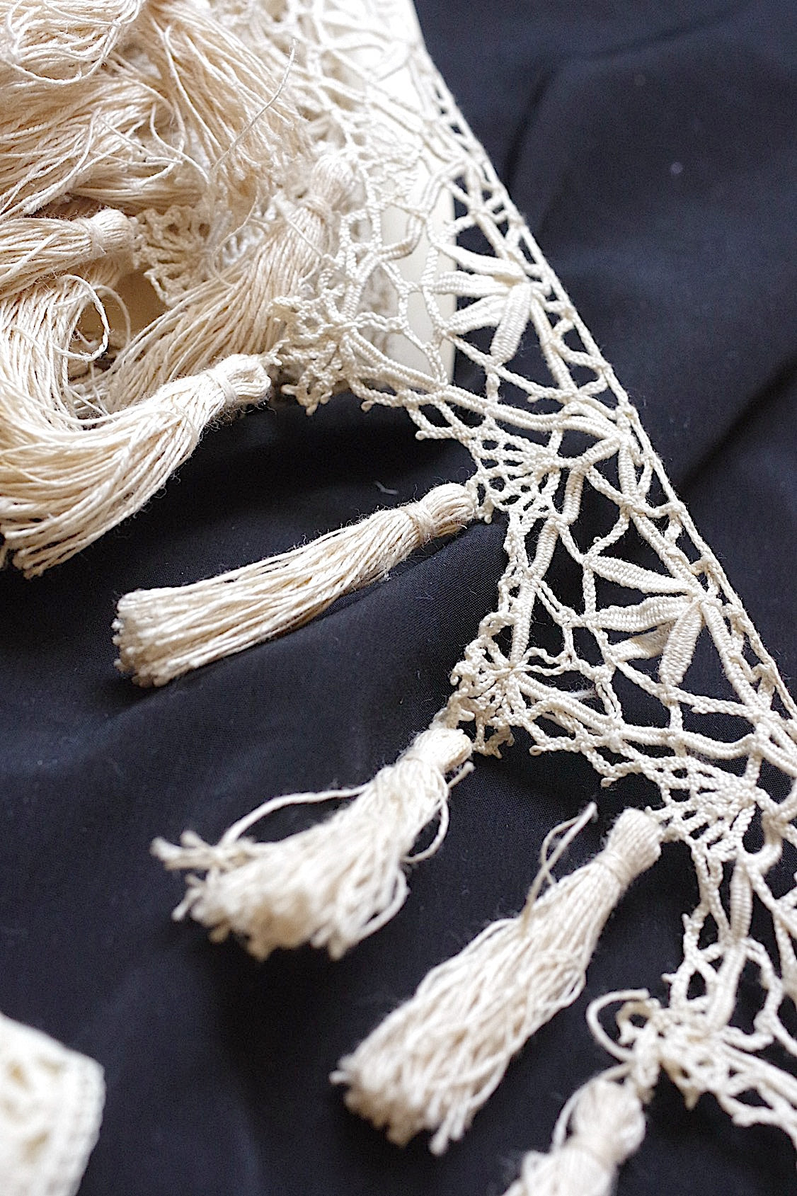 アンティークレース ボビンポンポン/dentelle ancienne/antique lace .FR a l'epoque