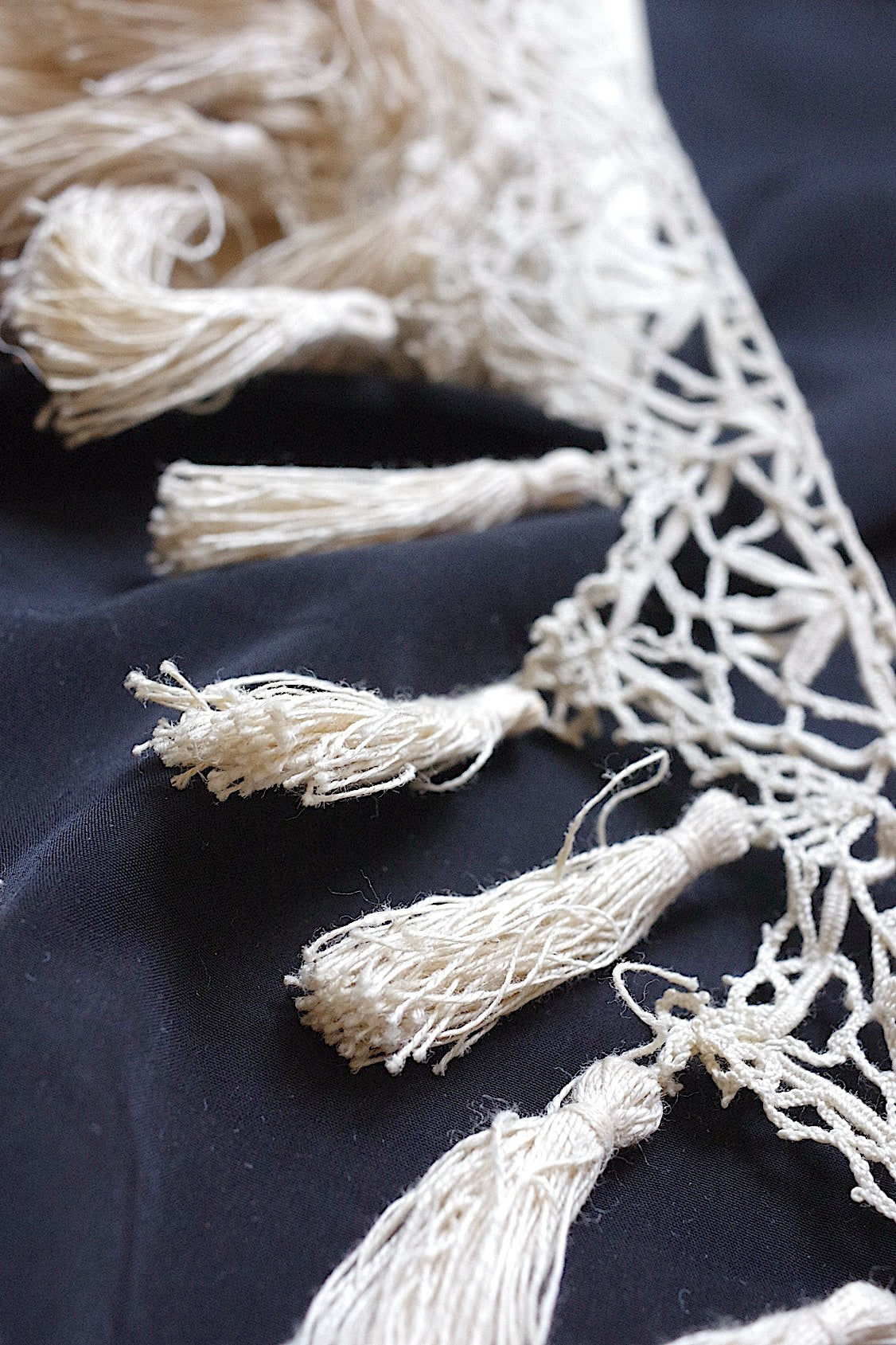 アンティークレース ボビンポンポン/dentelle ancienne/antique lace .FR a l'epoque