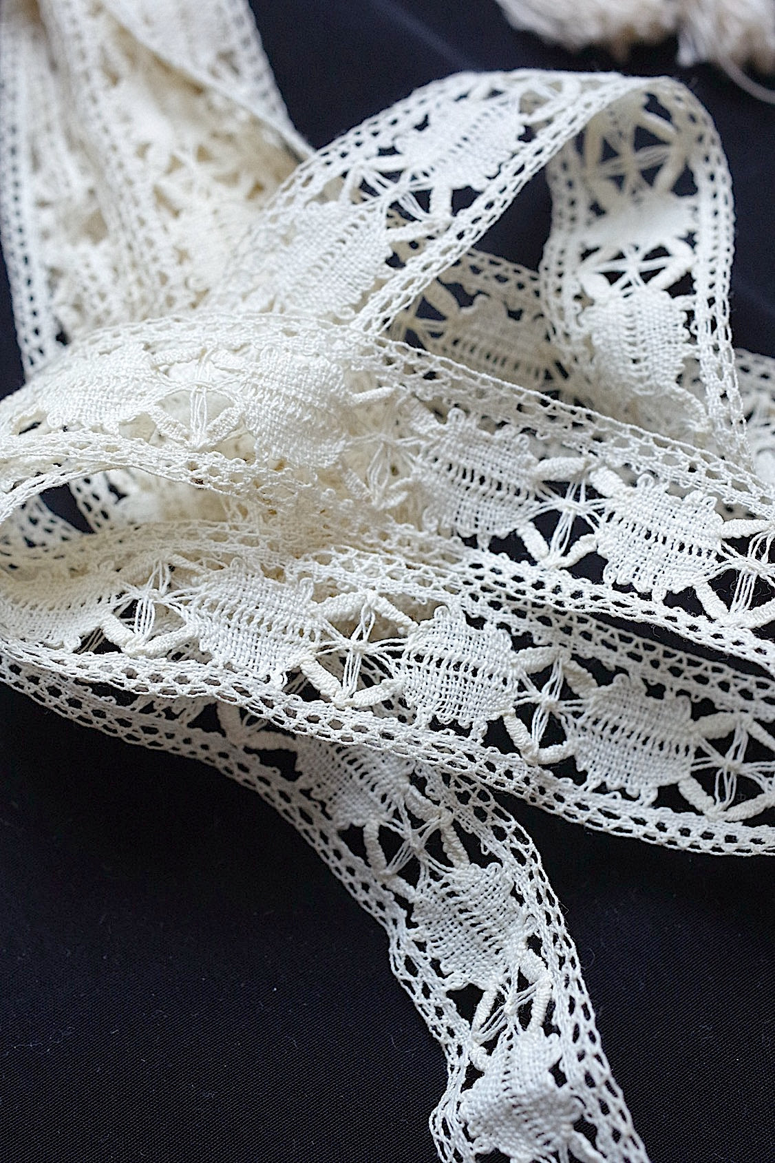 アンティークレース ボビンポンポン/dentelle ancienne/antique lace .FR a l'epoque