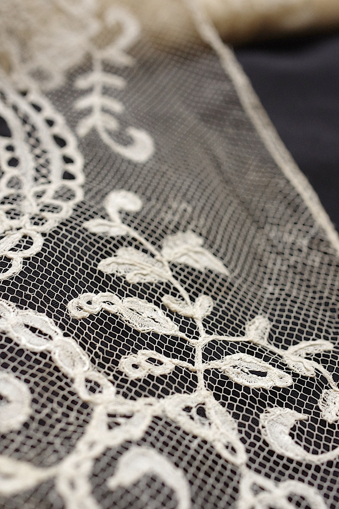 アンティークレース アプリカッションアングレテール/dentelle ancienne/antique lace .FR a l'epoque