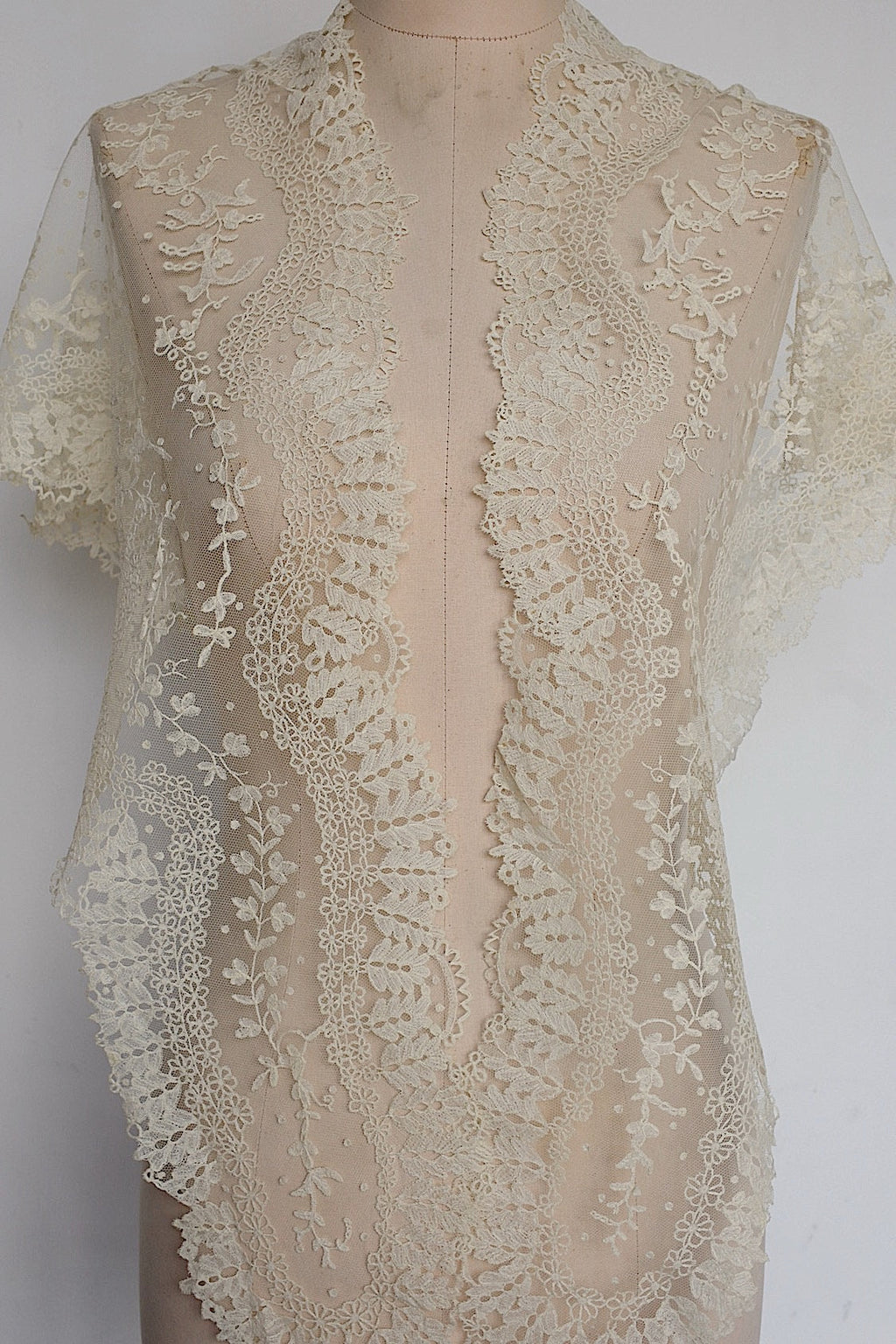 アンティークレース ケープ/dentelle ancienne/antique lace .FR a l'epoque