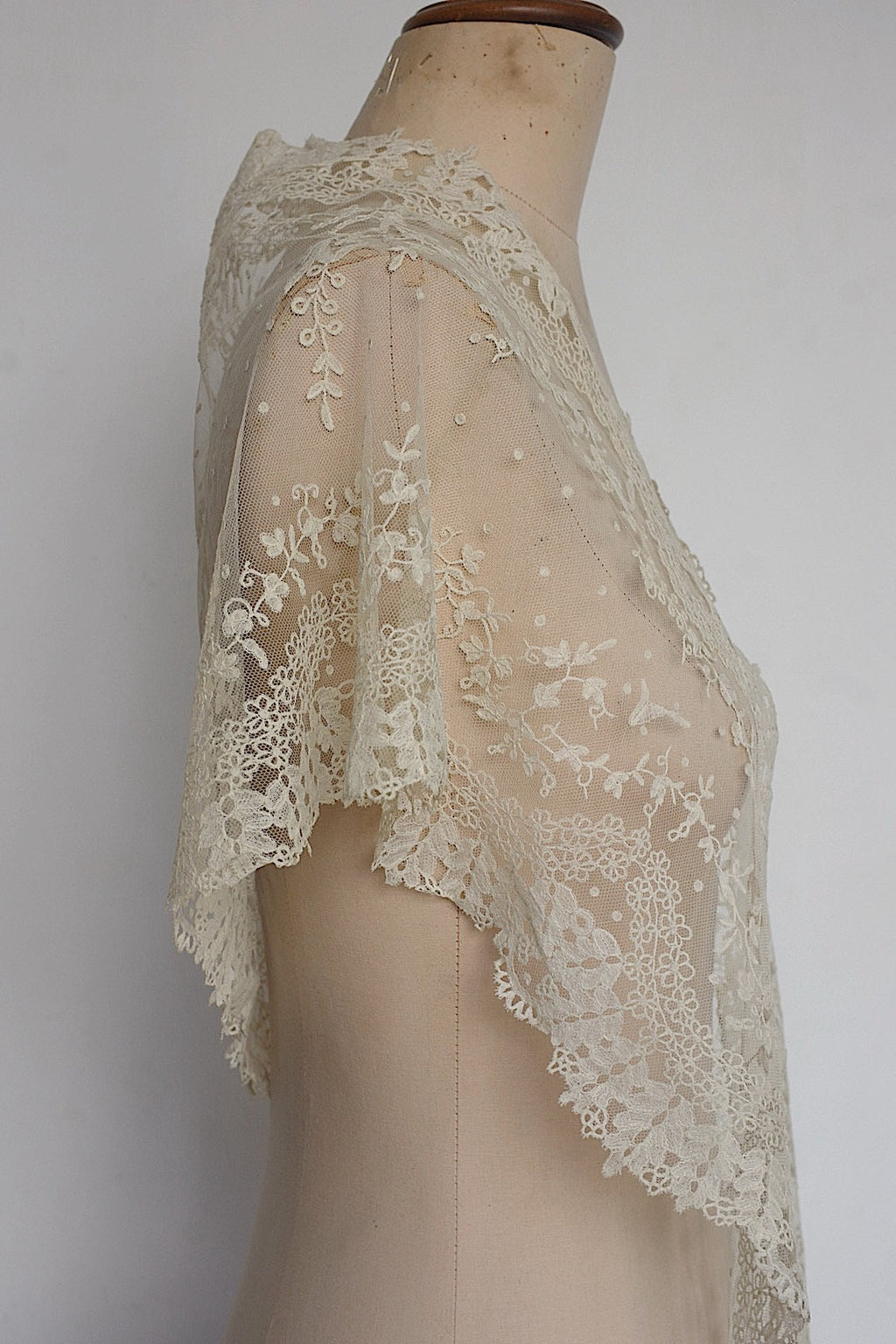 アンティークレース ケープ/dentelle ancienne/antique lace .FR a l'epoque