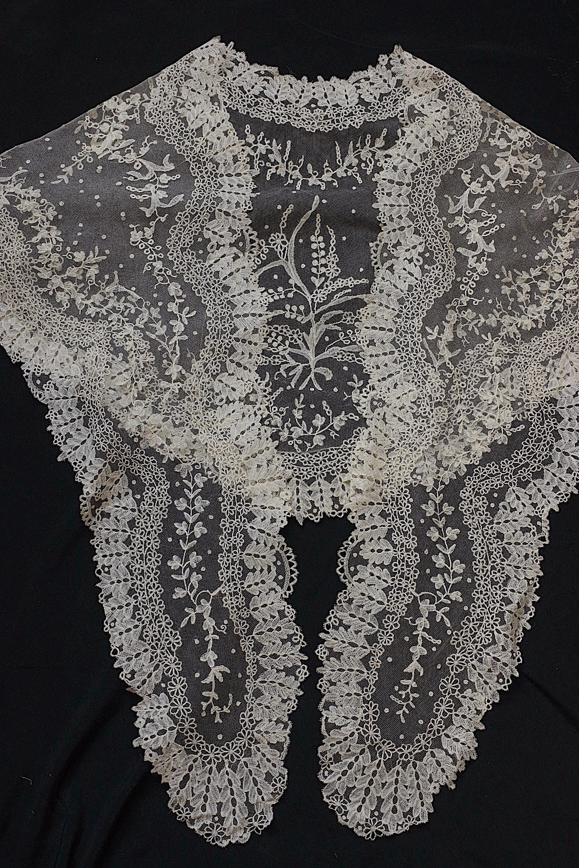 アンティークレース ケープ/dentelle ancienne/antique lace .FR a l'epoque