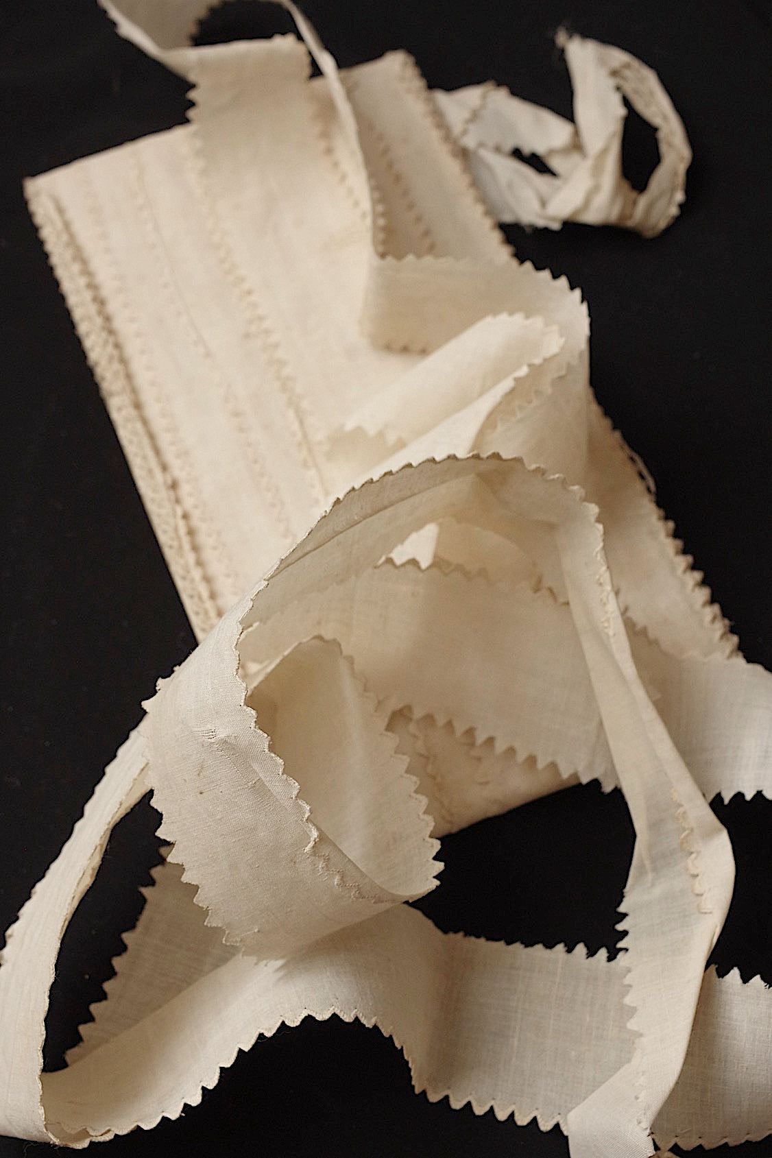 アンティークレーステープ/dentelle ancienne/antique lace .FR a l'epoque