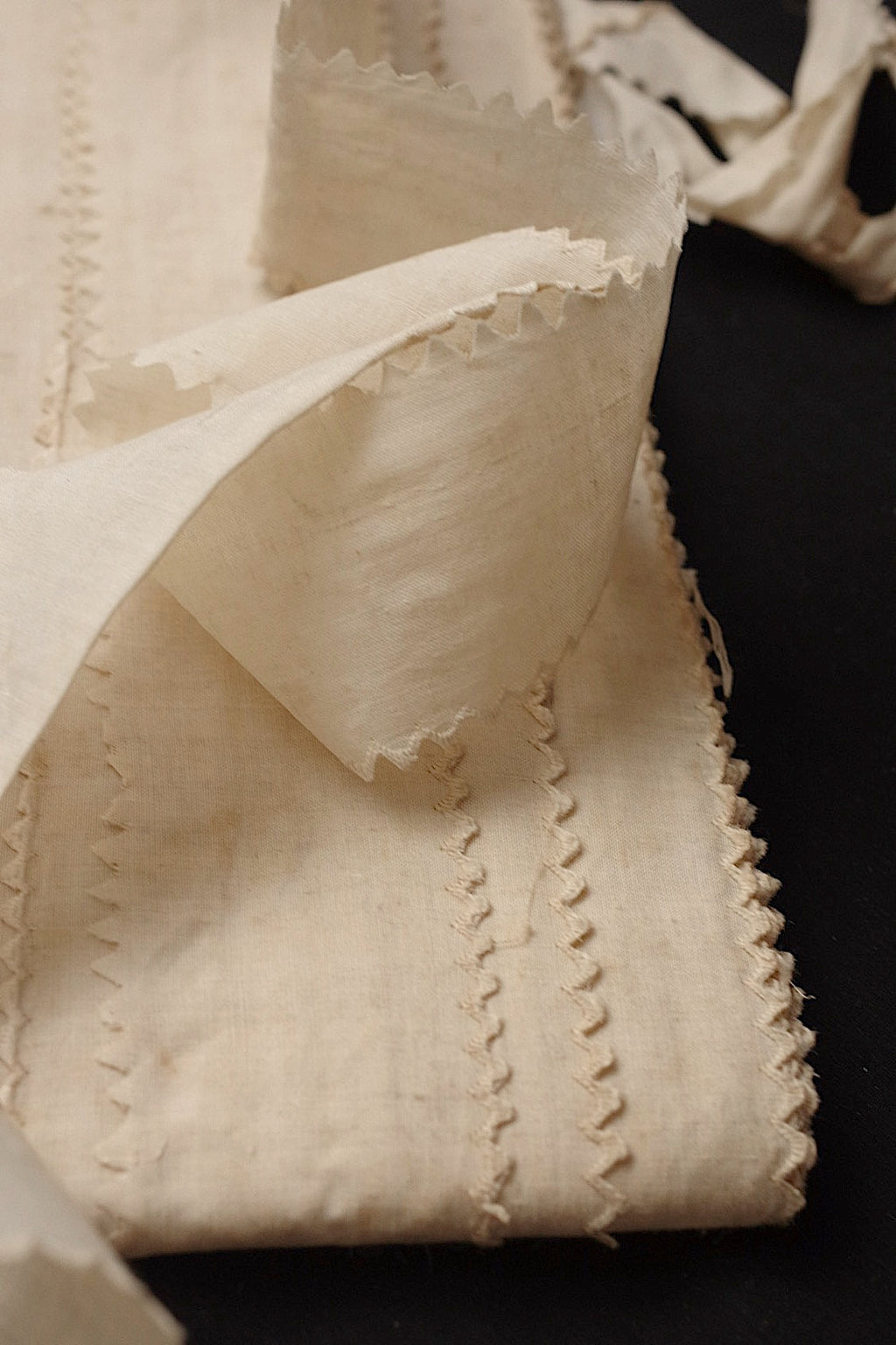 アンティークレーステープ/dentelle ancienne/antique lace .FR a l'epoque