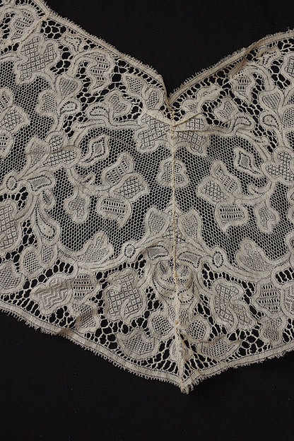 アンティークレース首周り/dentelle ancienne/antique lace .FR a l'epoque