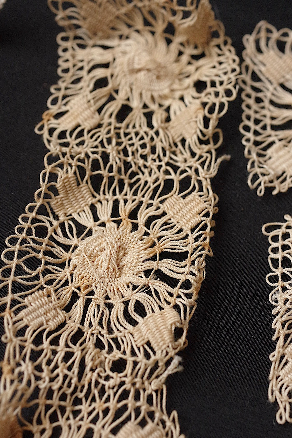 アンティークレースモチーフlots2/dentelle ancienne/antique lace .FR a l'epoque