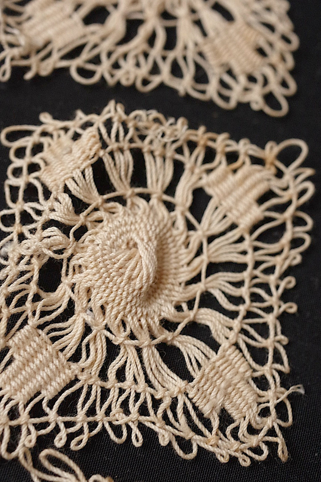 アンティークレースモチーフlots2/dentelle ancienne/antique lace .FR a l'epoque