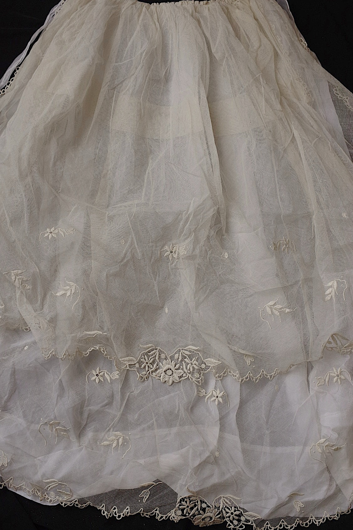 アンティークレースタブリエ/dentelle ancienne/antique lace .FR a l'epoque