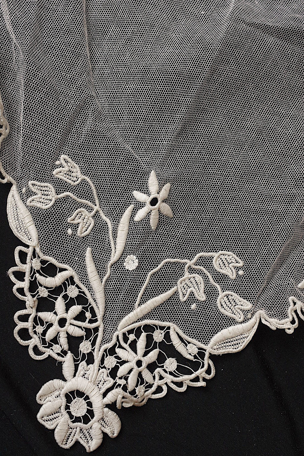 アンティークレースタブリエ/dentelle ancienne/antique lace .FR a l'epoque