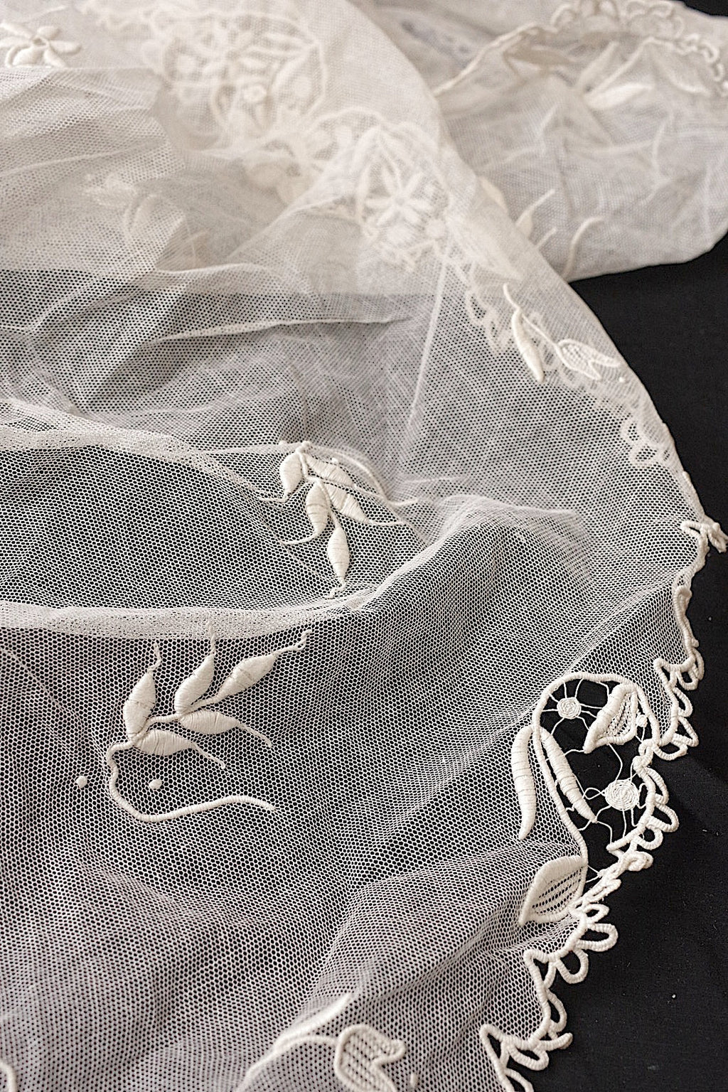 アンティークレースタブリエ/dentelle ancienne/antique lace .FR a l'epoque