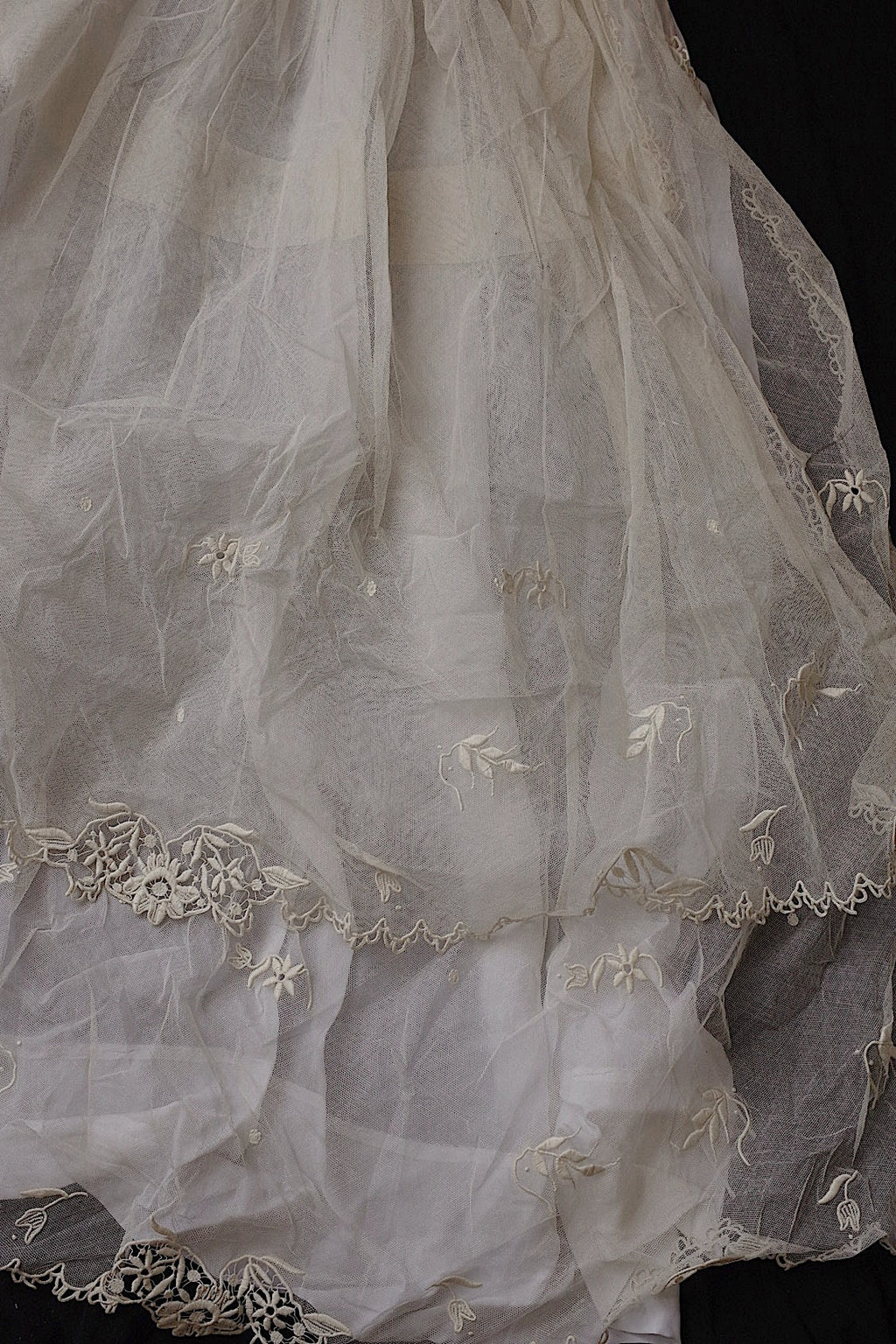 アンティークレースタブリエ/dentelle ancienne/antique lace .FR a l'epoque