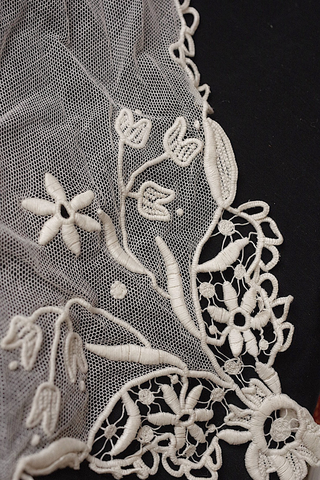 アンティークレースタブリエ/dentelle ancienne/antique lace .FR a l'epoque