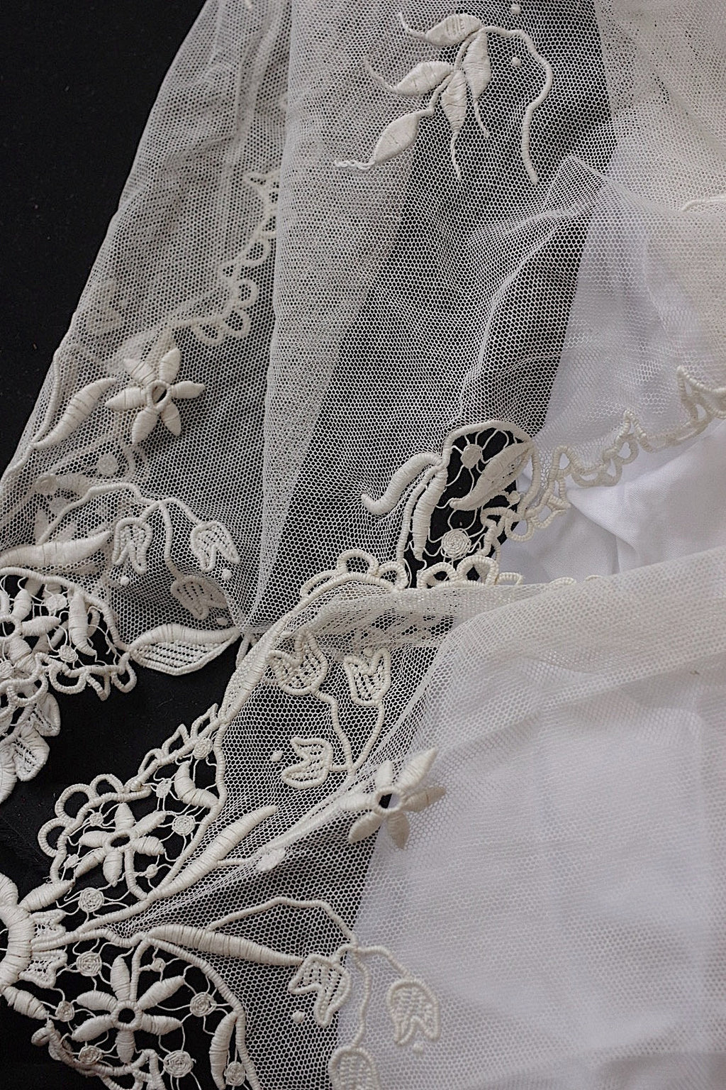 アンティークレースタブリエ/dentelle ancienne/antique lace .FR a l'epoque