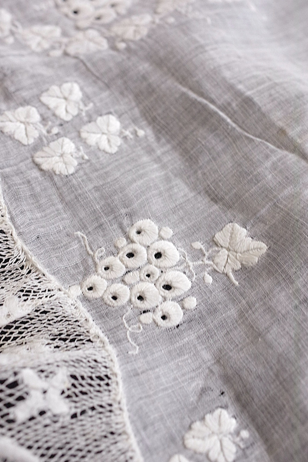 アンティーク刺繍レースハンカチ/dentelle ancienne/antique lace .FR a l'epoque