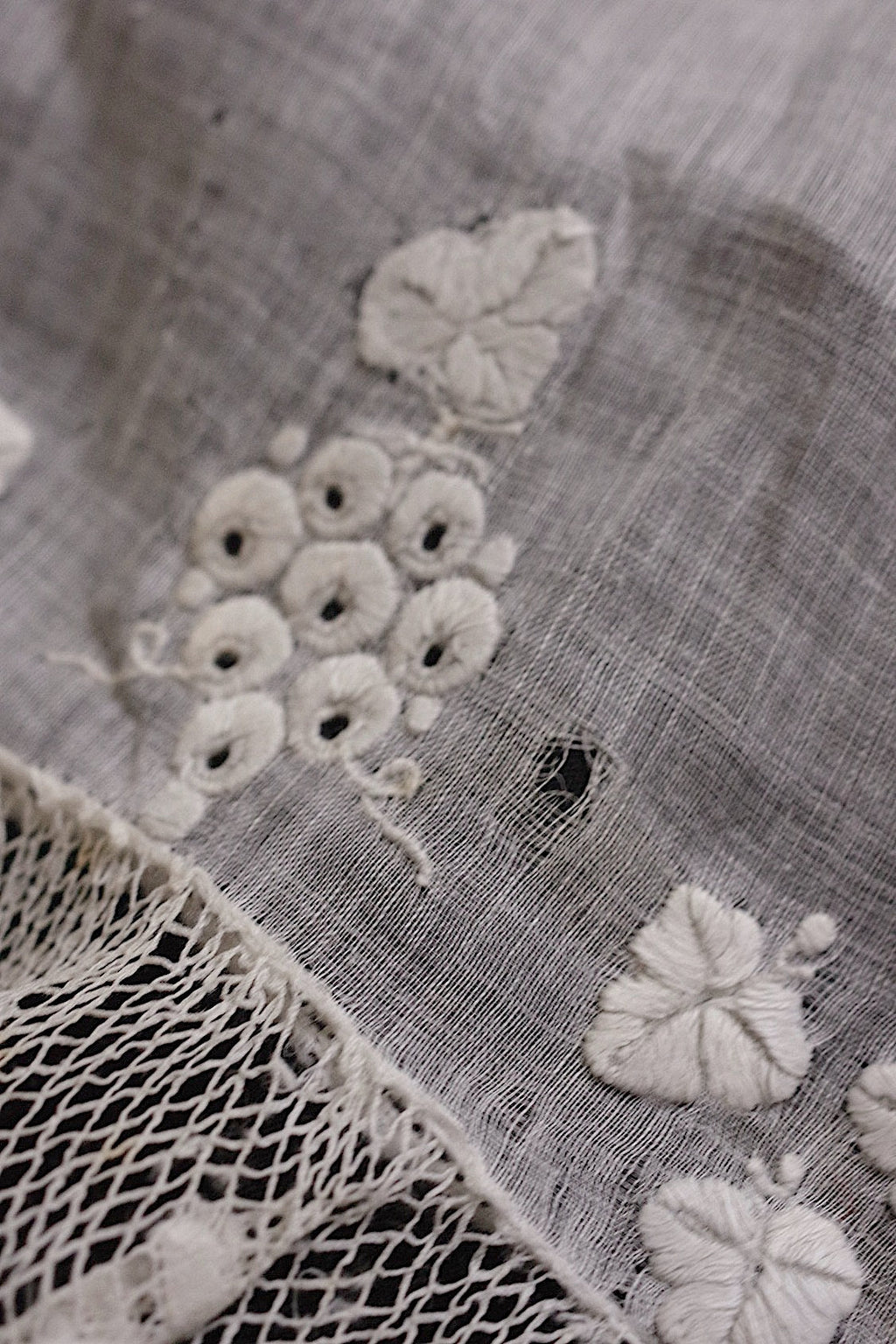 アンティーク刺繍レースハンカチ/dentelle ancienne/antique lace .FR a l'epoque