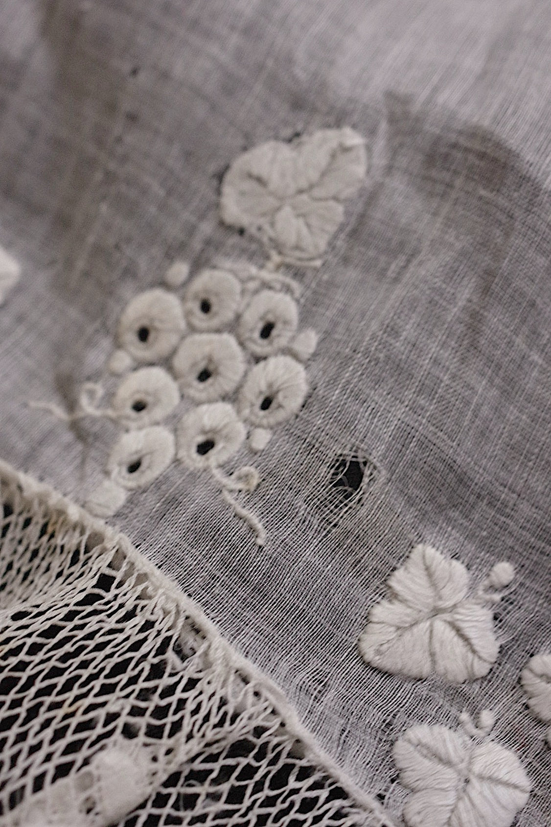 アンティーク刺繍レースハンカチ/dentelle ancienne/antique lace .FR a l'epoque